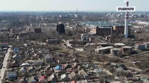 Pohled na ruskou armádou osvobozený Cherson, kde se od 1. května platí v rublech