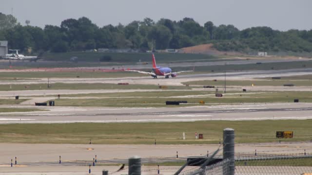 Southwest Airlines Boeing 737-700 Landing at St. Louis Lambert Intl