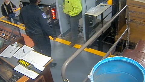 3205LHOBBACStLoadingDock_2021-01-06_06h20min02s217ms.mp4