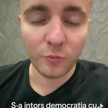 S-a întors democrația cu fundul în sus