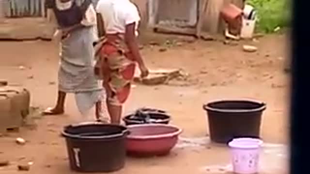 Old women breaking bottles to stab a young woman