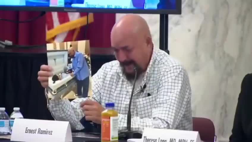 在美國參議院_Johnson 議員的聽證會上，一位父親的眼淚