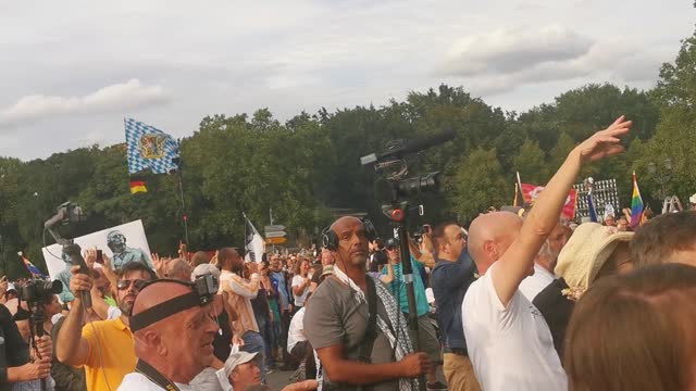 HEIKO SCHRANG - BERLIN, 29 08 2020, Kundgebung, Rede an der Siegessäule, Wir sind noсh mehr