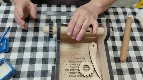 Adding the Warp Bar to the box joint loom Kit