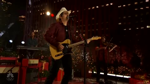 Brad Paisley - 'Santa Looked A Lot Like Daddy' - Christmas In Rockefeller Center