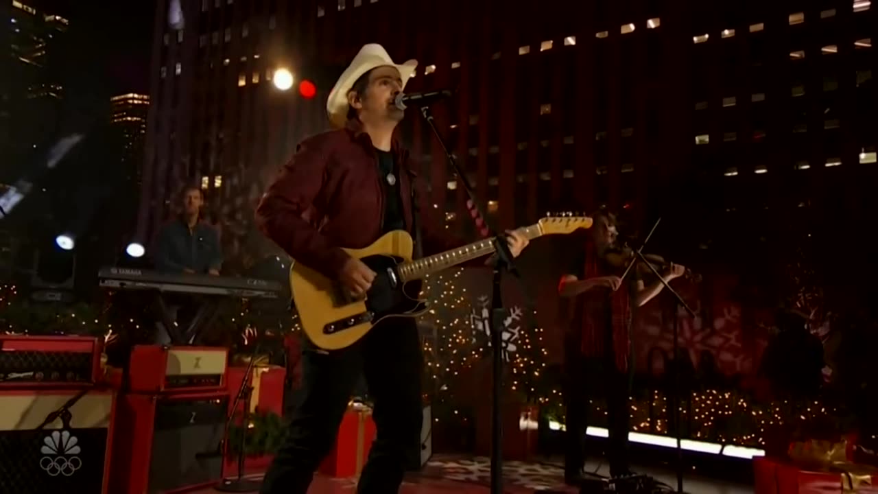 Brad Paisley - 'Santa Looked A Lot Like Daddy' - Christmas In Rockefeller Center