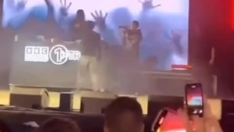 Ken Carson gets a Bible thrown at him while performing live