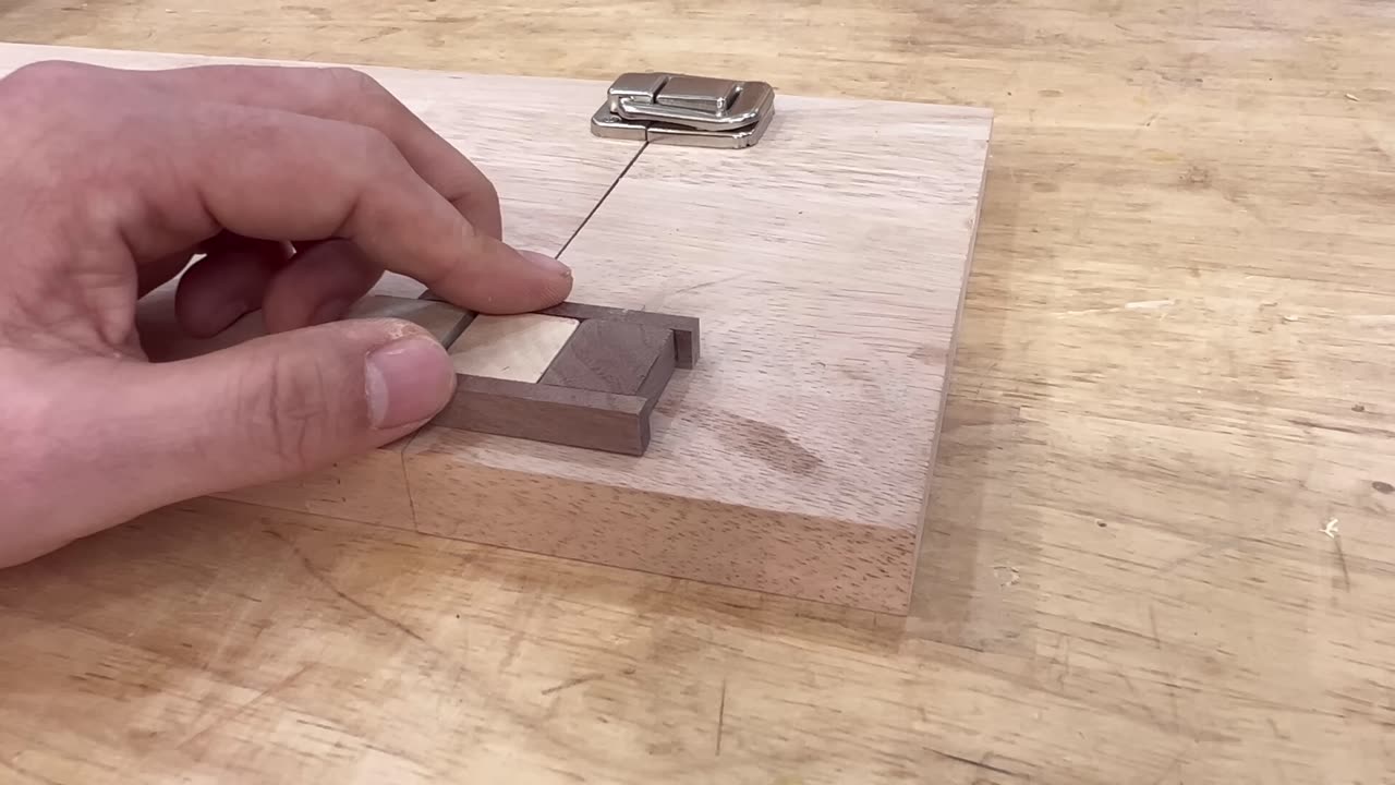 Create new way to close hooks Semi auto Woodworking DIY