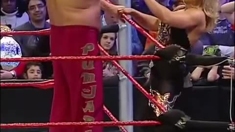 Beth Phoenix kisses The Great Khali