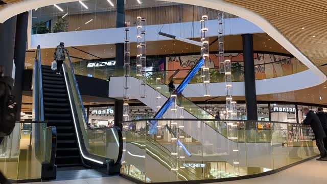 Cool Time Lapse Video Of People Using An Escalator At A Shopping Mall