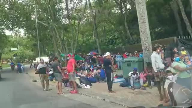 migrantes en el parque del agua en Bucaramanga