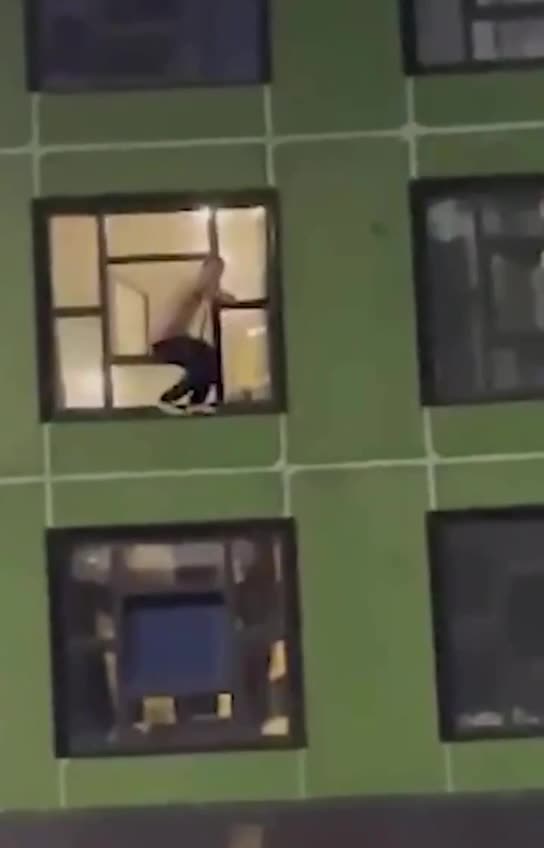 ‼️ A drug addict in russia thought his apartment was on fire, so he threw out all