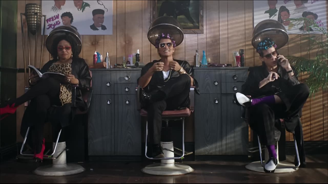 Mark Ronson - Uptown Funk (Official Video) ft. Bruno Mars