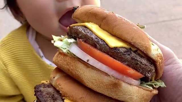 Big Burger Giga for babies 😱😱😱😱🤣🤣