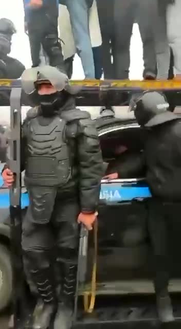 Footage from Almaty, police moving together with demonstrators in the city center