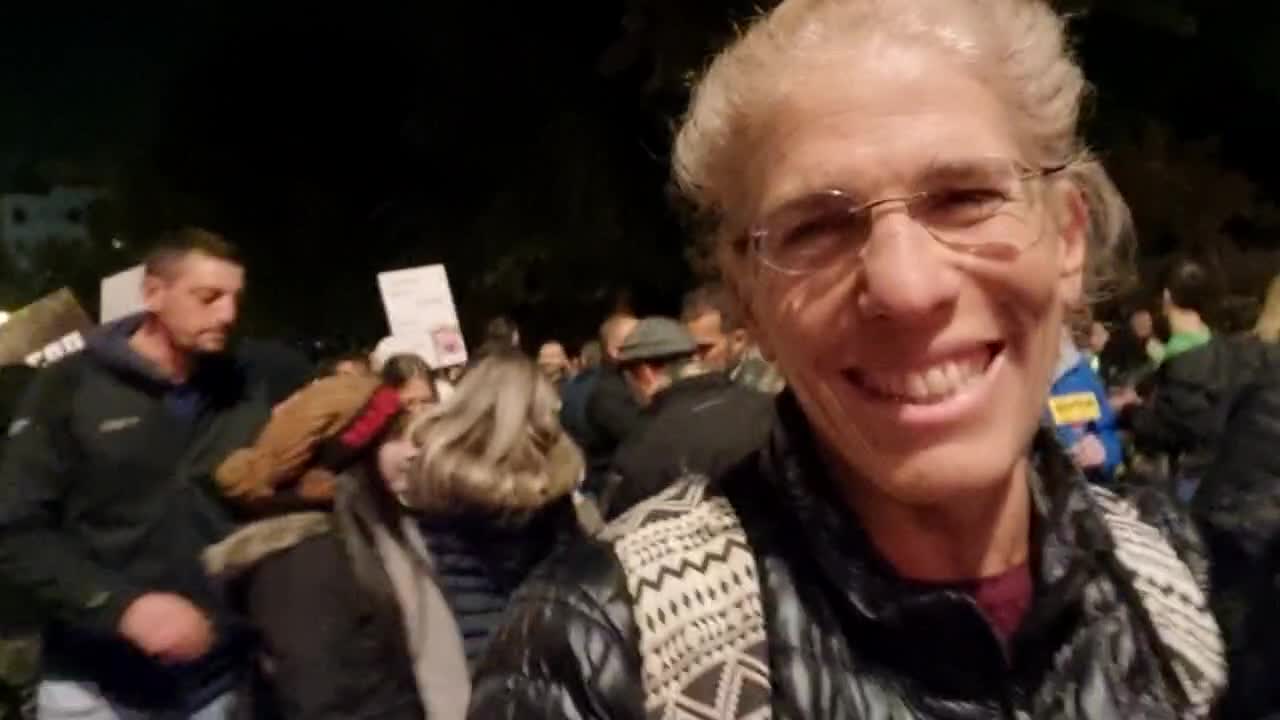 דפנה רטר, מנהלת מכללת רטר ללימודי NLP בהפגנה 25.12.2021