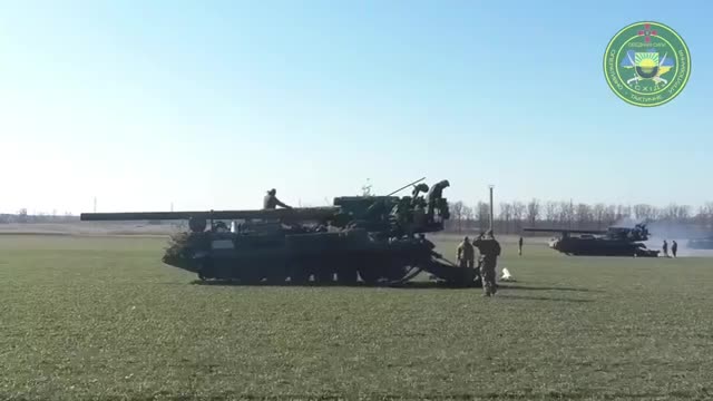 Ukrainian artillerymen send "hello" to the occupiers