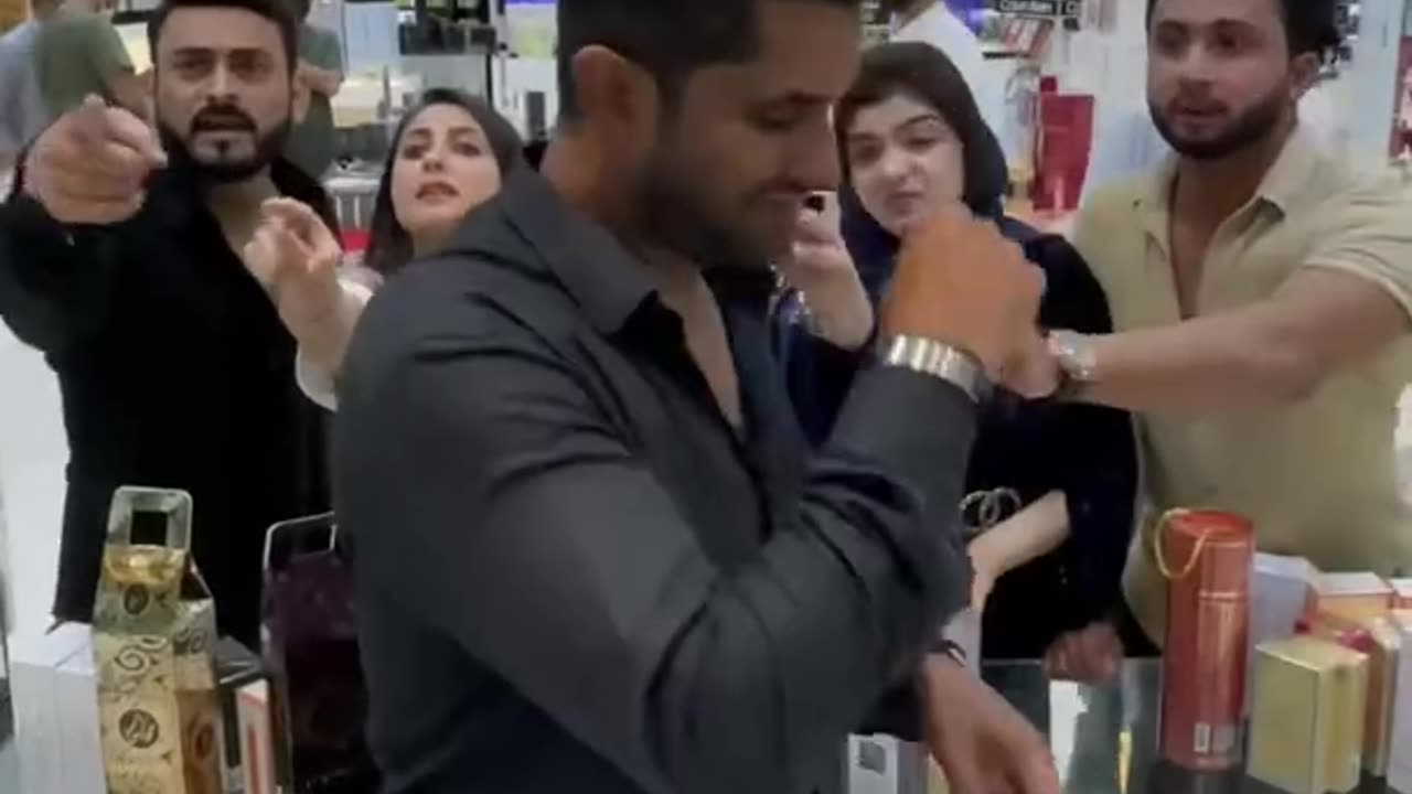 Perfume ke liye sab jayez hai