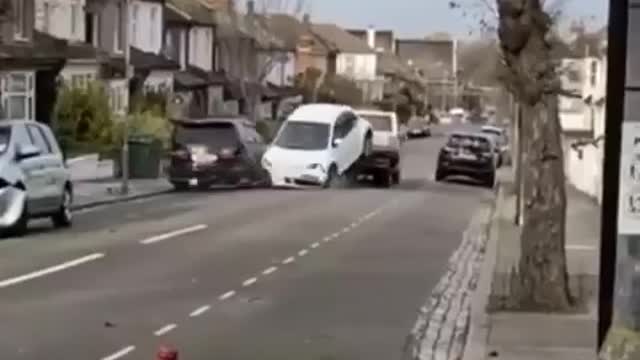 When Towing goes wrong.....You would think he'd notice!!