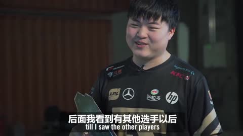 Uzi's reaction to RISE music video and his own Vayne figure