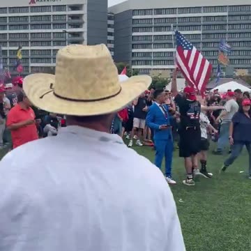 Trump supporters in Long Island get ABC News staffers to leave the rally, to widespread cheers.