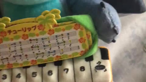 Trying my Stitch Piano stuff toy