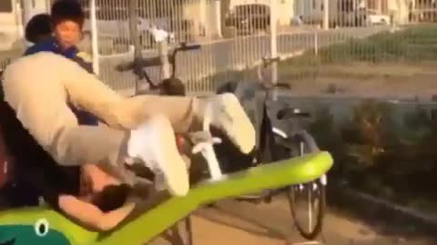 Epic fail: Older kid getting tossed of by his younger ones