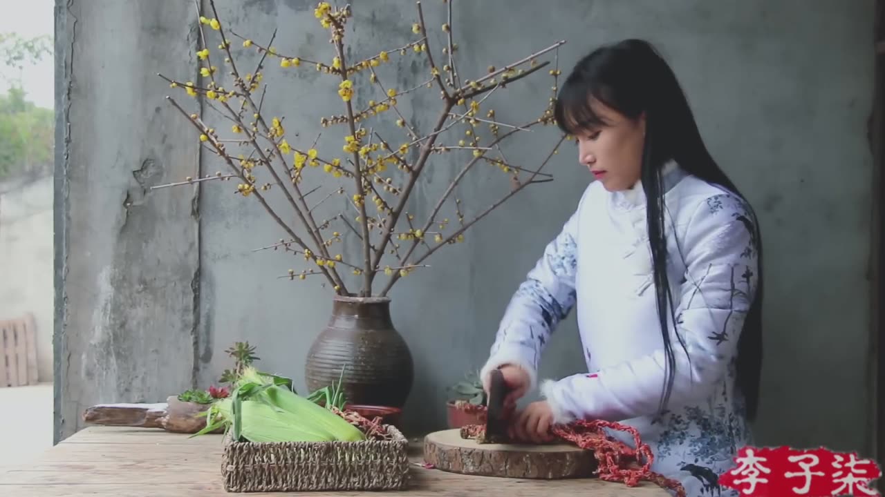 When spring comes l*#ets enjoy a pot of Sichuan stew dried ribs)Liziqi channel