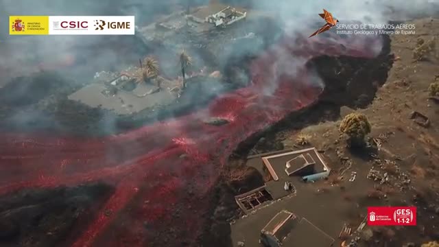 Giant boulders float down rivers of lava from La Palma volcano eruption