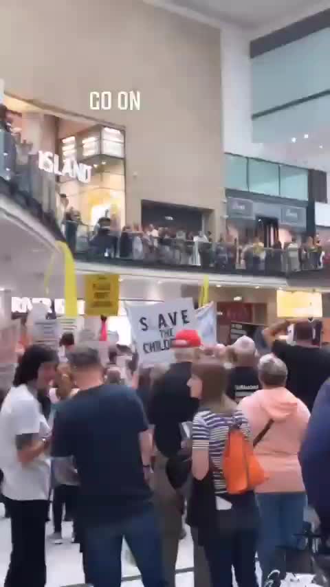 Manchester: vaccine passport and lockdown protesters storm mall Aug. 14, 21' pt 2