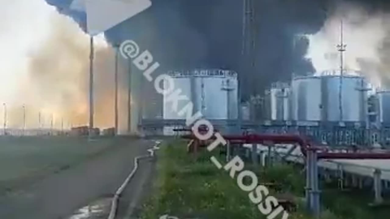 Russia: Gazprom oil refinery on fire after an explosion in Omsk, around 2,500km from Ukraine.