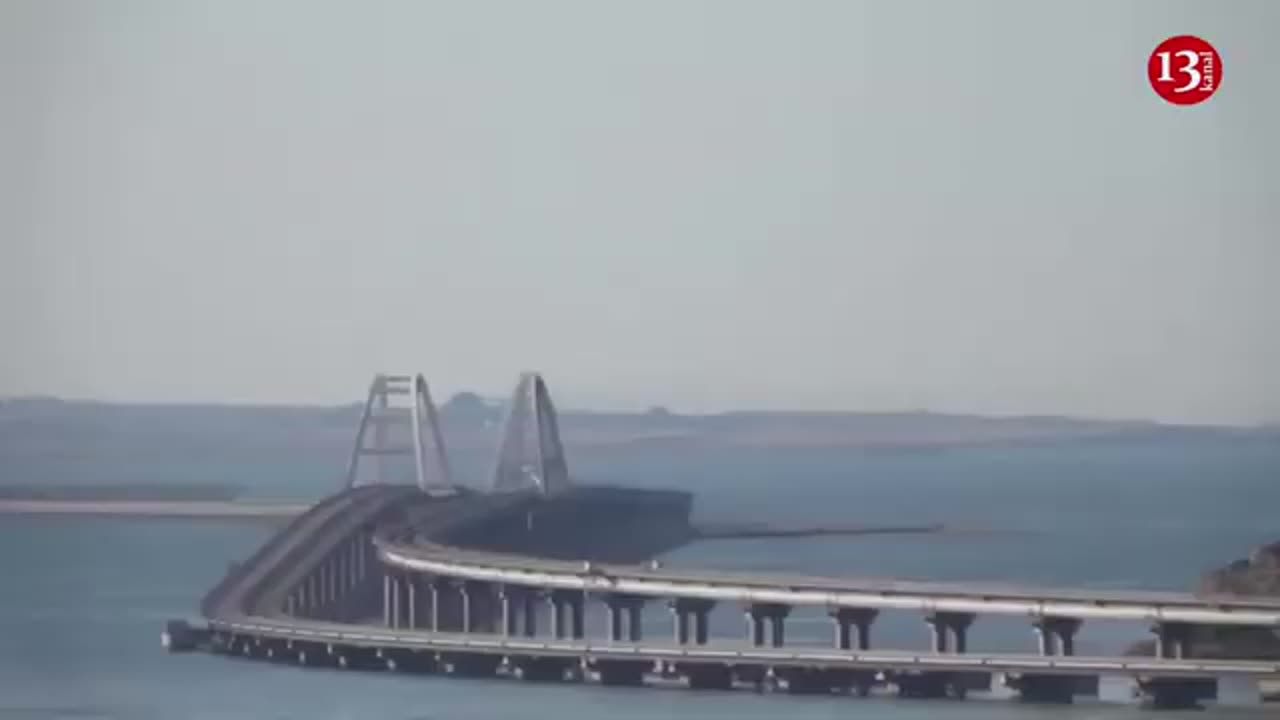 Russians try to build another "fence" to protect the Crimean bridge, but it will not help them