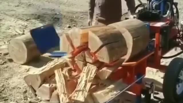 Strong wood splitter