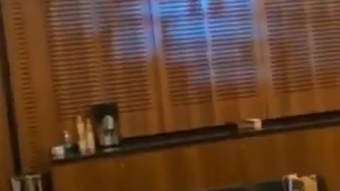 דר ווילאם ביי בקריאה לעזרה בכנס של רופאים צאו נגד הזריקות שהורגות