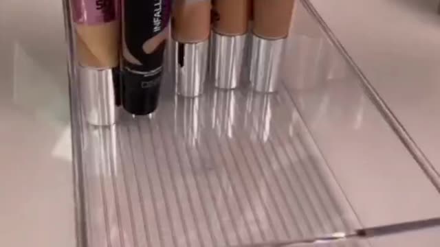How to organize the messy makeup