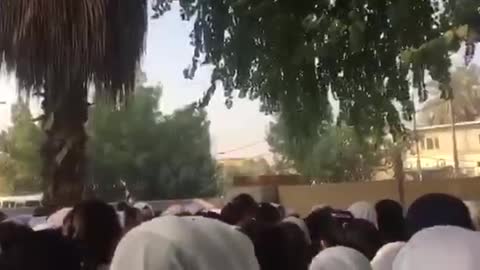 قبل قليل الاضراب عن الدوام في المدارس بشكل واسع وهذا فديو لاعدادية