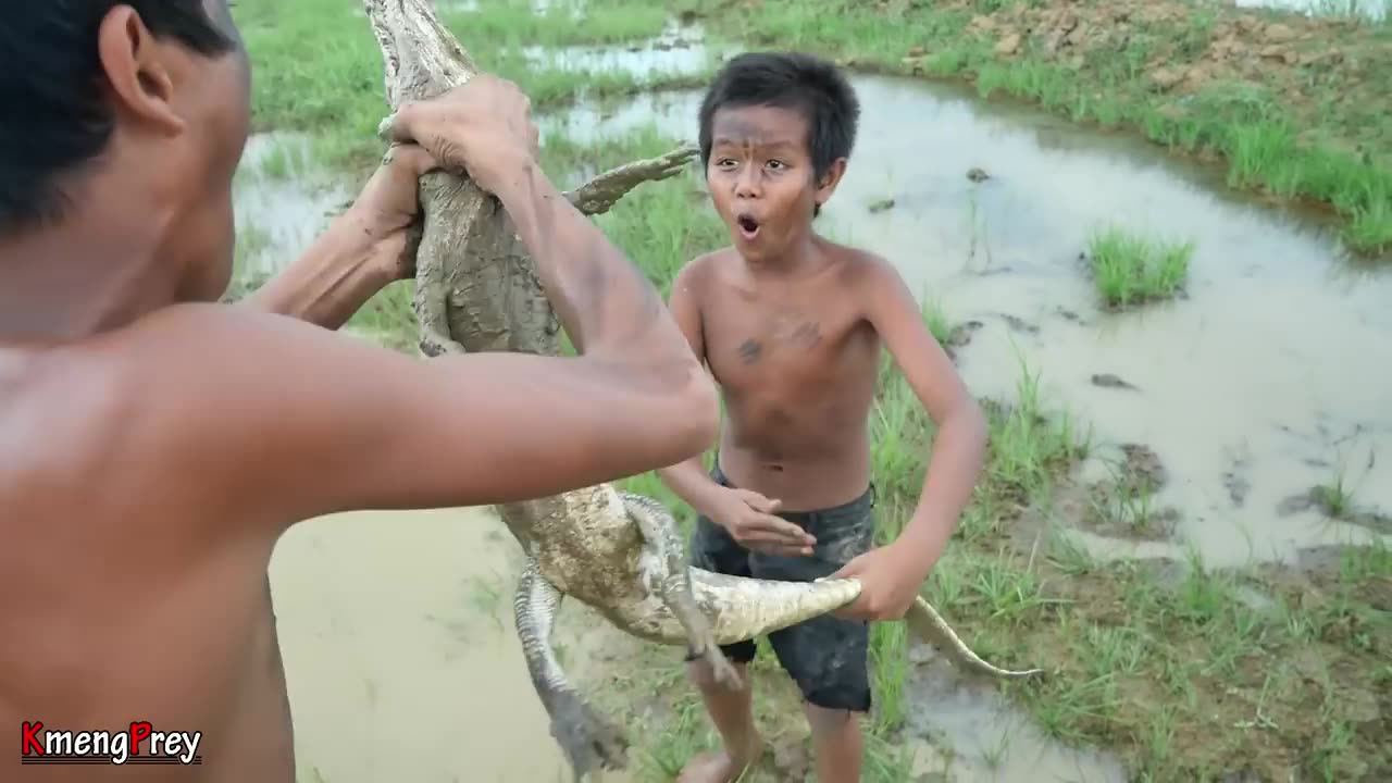 Primitive technology - Cooking crocodiles eating
