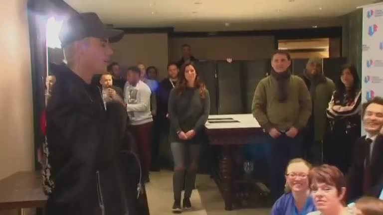 Justin Bieber meets rival NHS choir