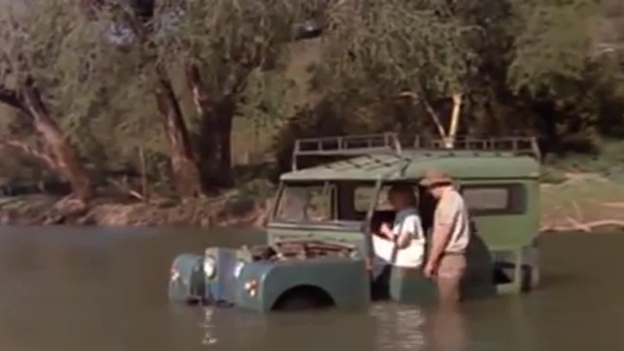 The gods must be crazy funny scene 4 ( 266 X 640 )