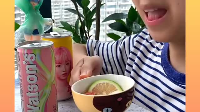 Oo my God Cat is cuting watermelon 🤨🤨🤨🤨🧐🧐🧐🧐