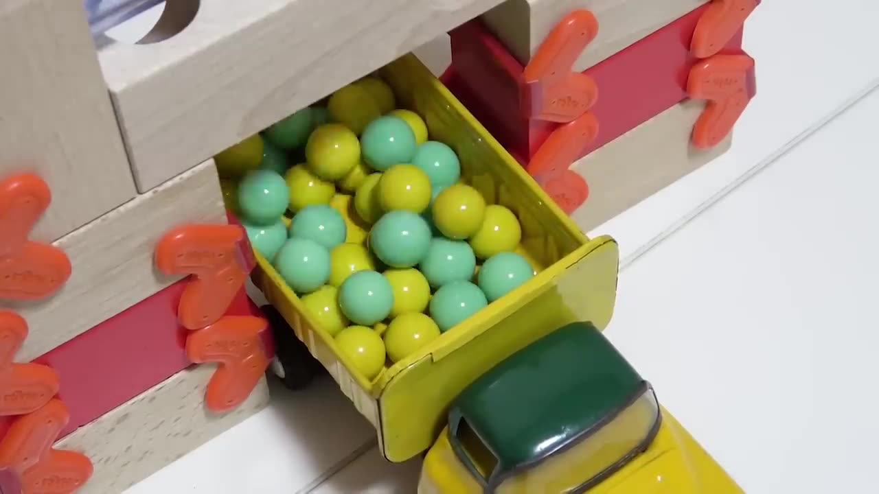 Marble Run Race ☆ HABA Slope & Retro Makita Truck, Garbage Truck Long Version