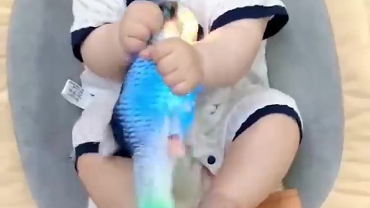 Cute Chinese baby's video short / adorable baby playing 😍