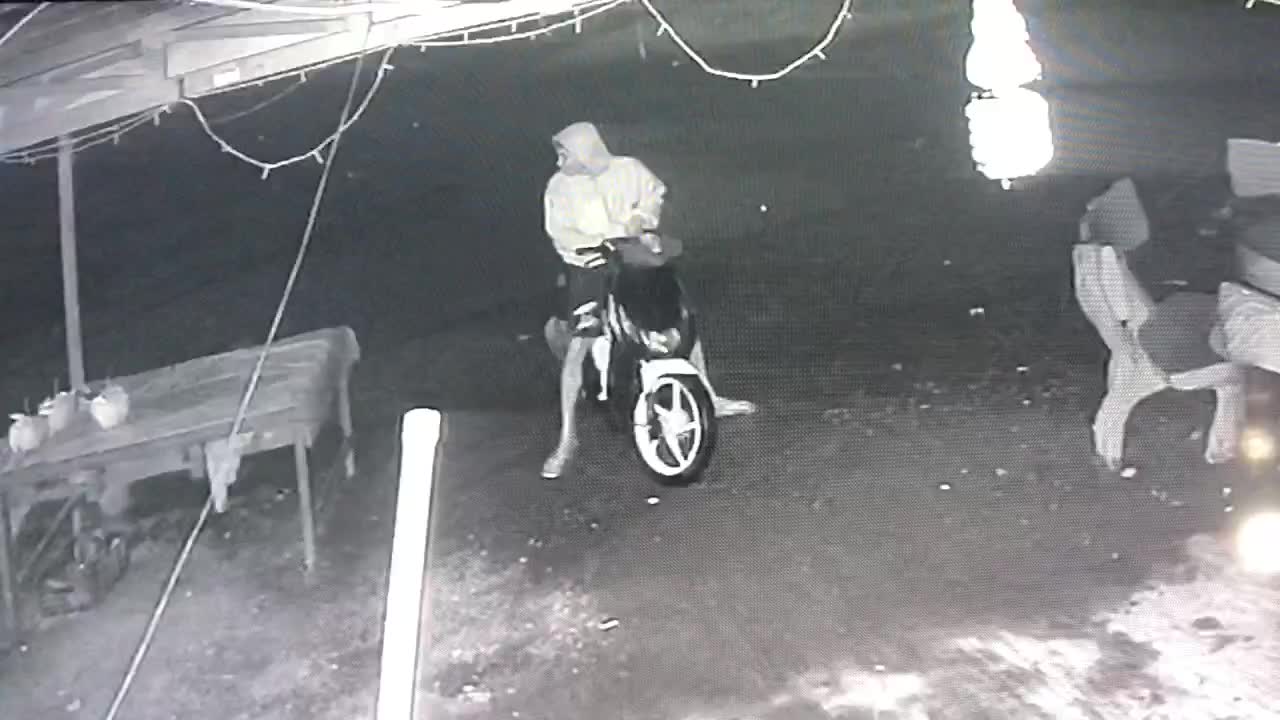 Top thieves indiscriminately. Camera 1.