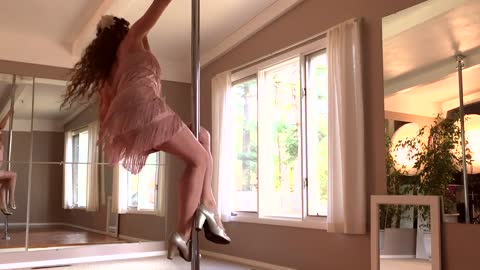 Pole Dance in Gatsby Flapper Dress