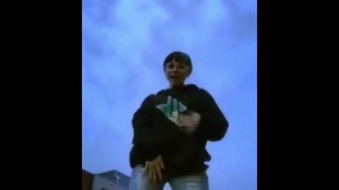 Extraño suceso esfera de luz es captada en un tik tok