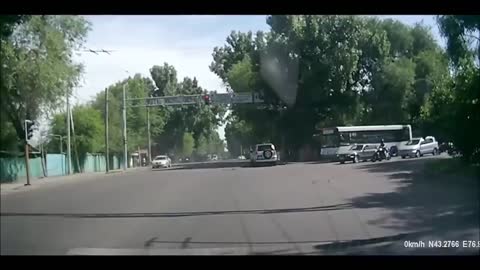 the driver of this vehicle miscalculated, accidents are inevitable