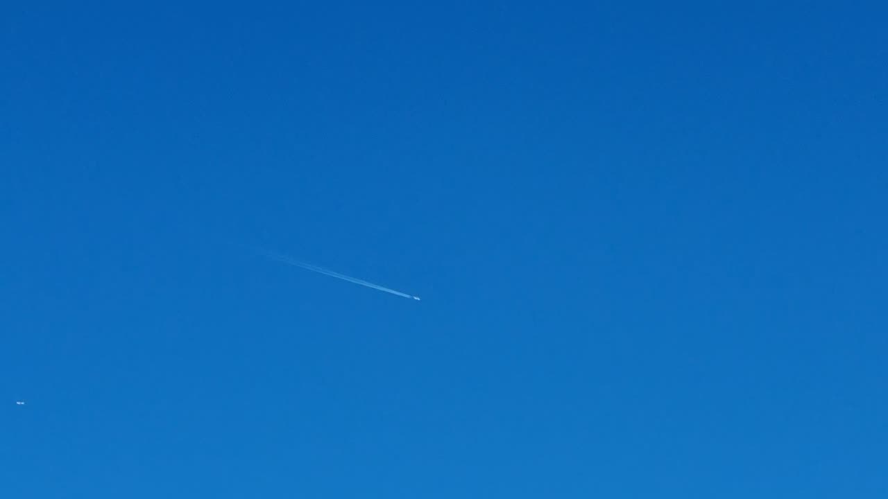 Interesting Contrail From An Aircraft Above Wales