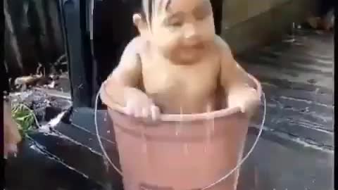 Happy baby bathing❤️