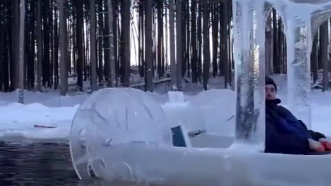 A SCULPTOR FROM BELARUS BUILT A FUNCTIONING ICE SHIP~EVEN THE SHIP’S STEERING WHEEL AND ANCHOR ARE MADE OF ICE!