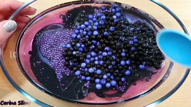 Making black slime with piping bags